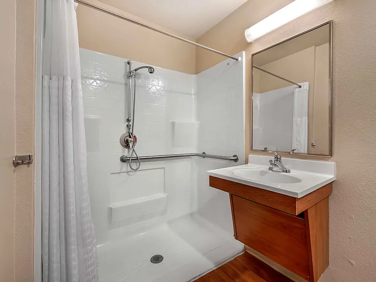 Studio Suite - 1 Full Bed