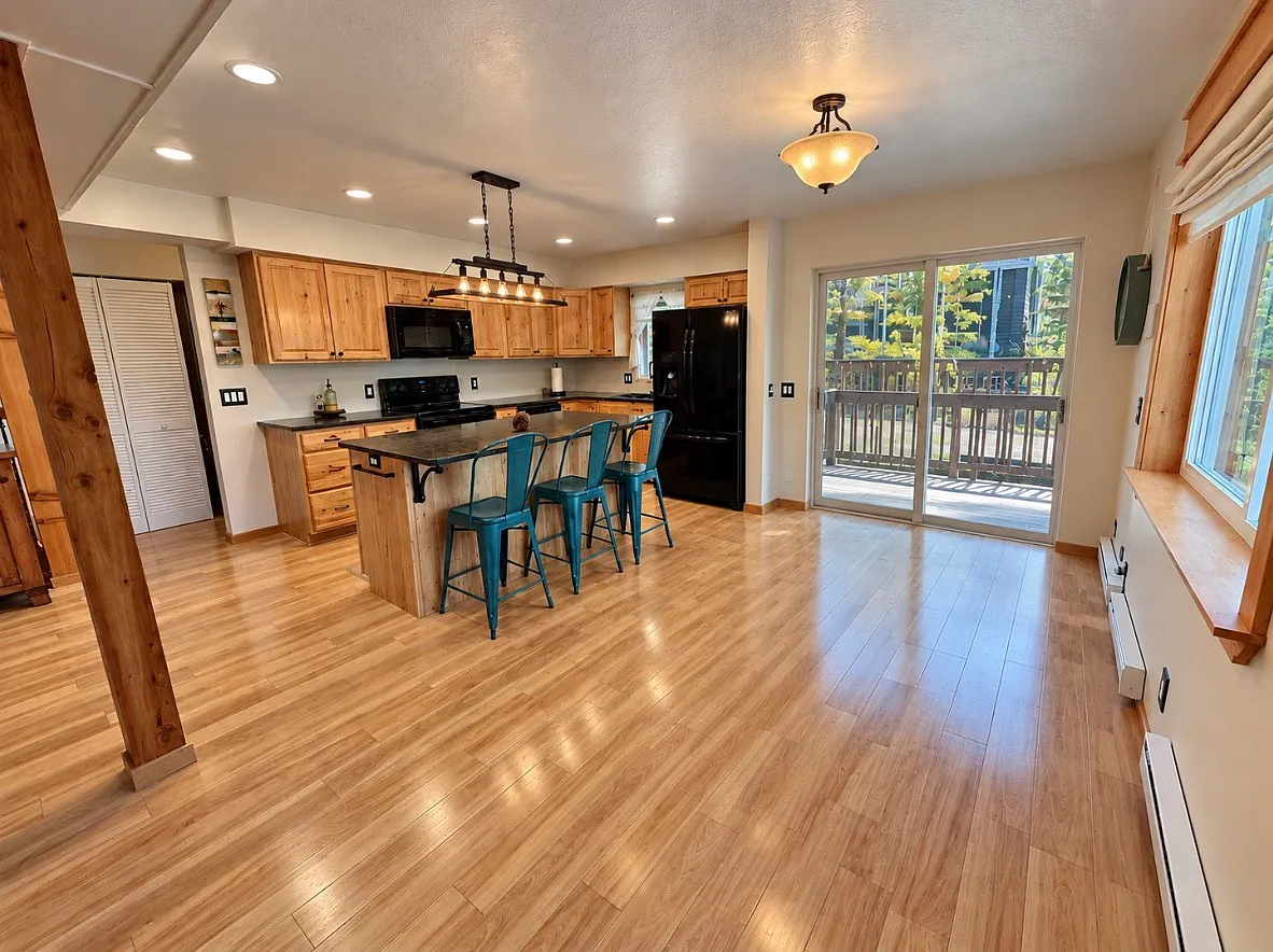 3 bed, 2.5 bath, 1329 sqft, $3,500 — Photo 4