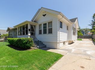 517 Chestnut St, Waukegan, IL 60085