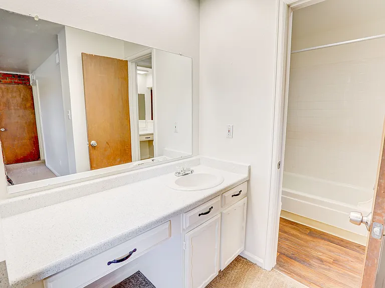 Applewood Crest Townhomes & Apartments — Photo 78