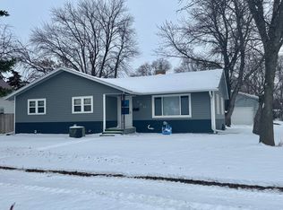 820 E 7th Ave, Redfield, SD 57469