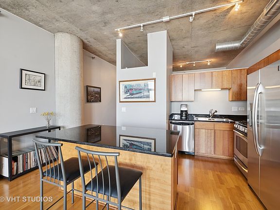 5th image of 700 N Larrabee St APT 1903