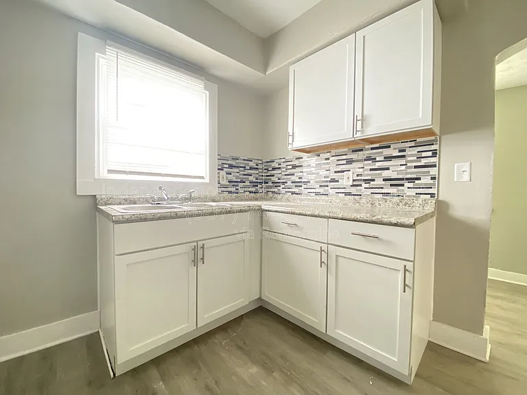 1004 W Fairview Ave — Photo 7