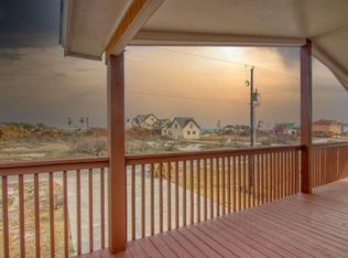 1211 S Magnolia St, Rockport, TX 78382