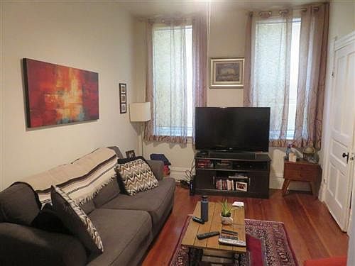 3rd image of 1031 N Honore St