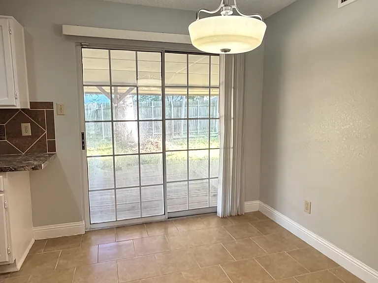 1504 Prentice St — Photo 9