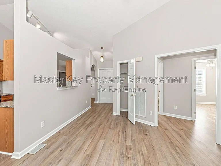 201 Harvester Dr — Photo 5