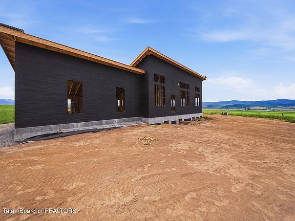 3rd image of 30 Clyde Cir