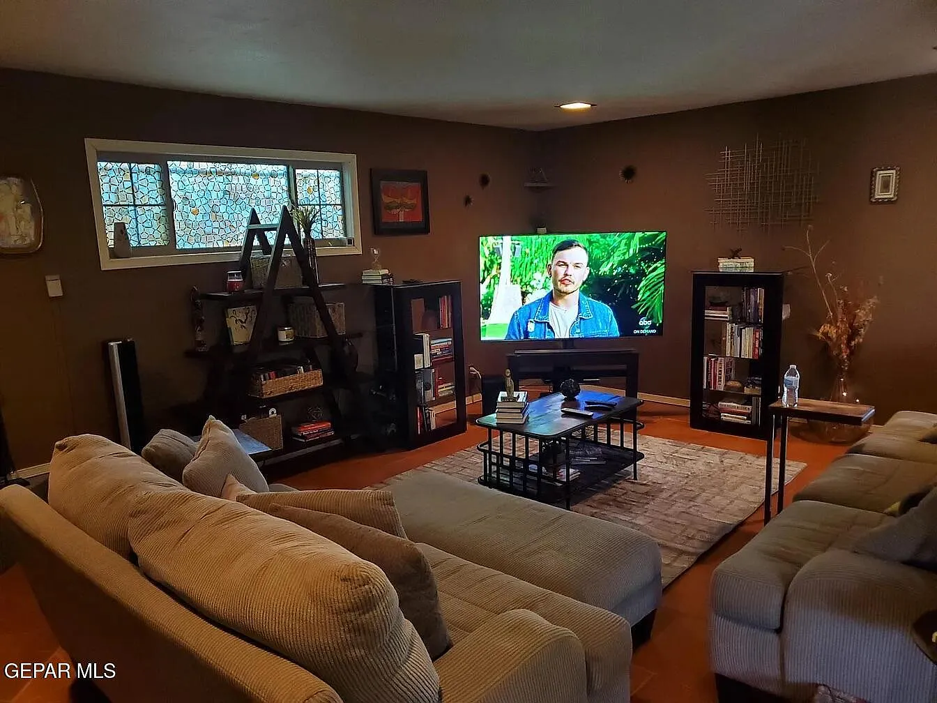 3 bed, 2.0 bath, 1724 sqft, $1,600 — Photo 3