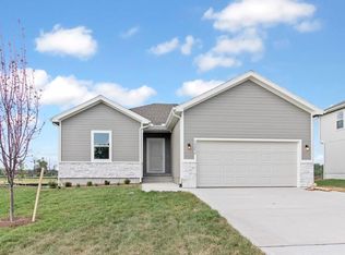 10292 Lucca Ln, Peculiar, MO 64078