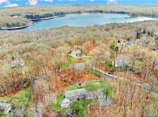 52 Calass Ln, Stamford, CT 06903