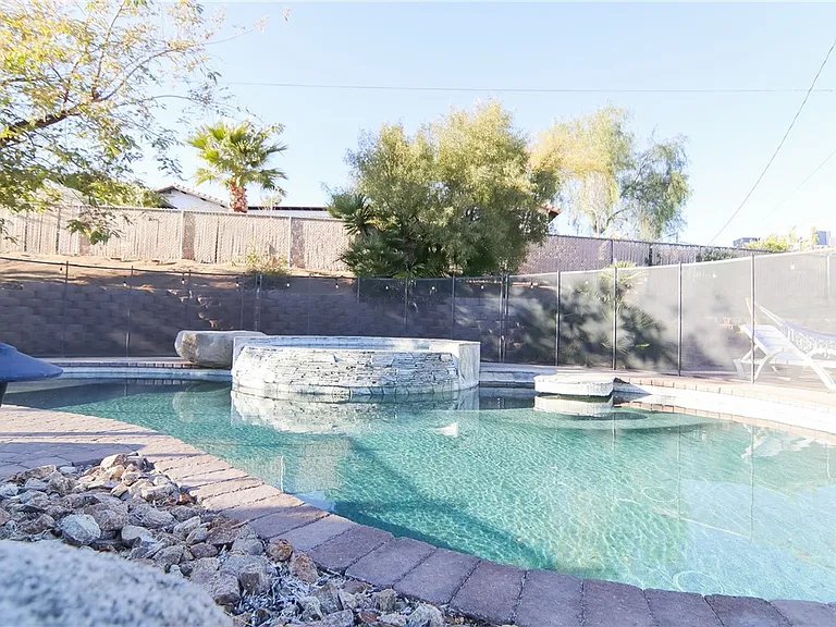 7525 Whitney Ave — Photo 16