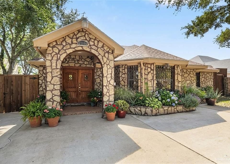 1st image of 2306 Flores Dr