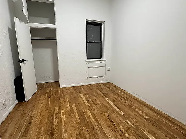 321 E 25th St #1B — Photo 2