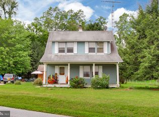 935 Woodland View Dr, York, PA 17406