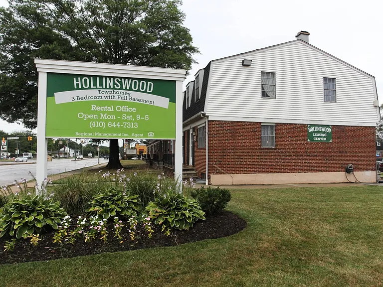 Hollinswood Townhouses — Photo 9