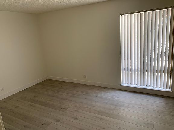 3rd image of 2349 Villanova Cir #6