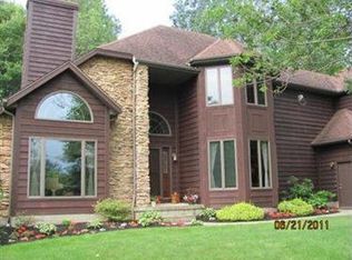 660 Maple Creek Dr, Amherst, OH