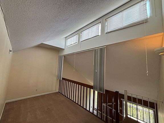 3rd image of 3079 Huntleigh Dr