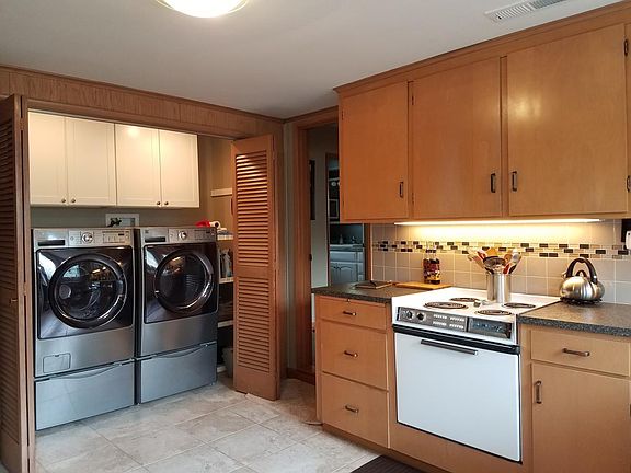Laundry and utility room in kitchen