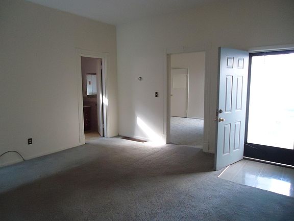 2nd image of 838 Ash St