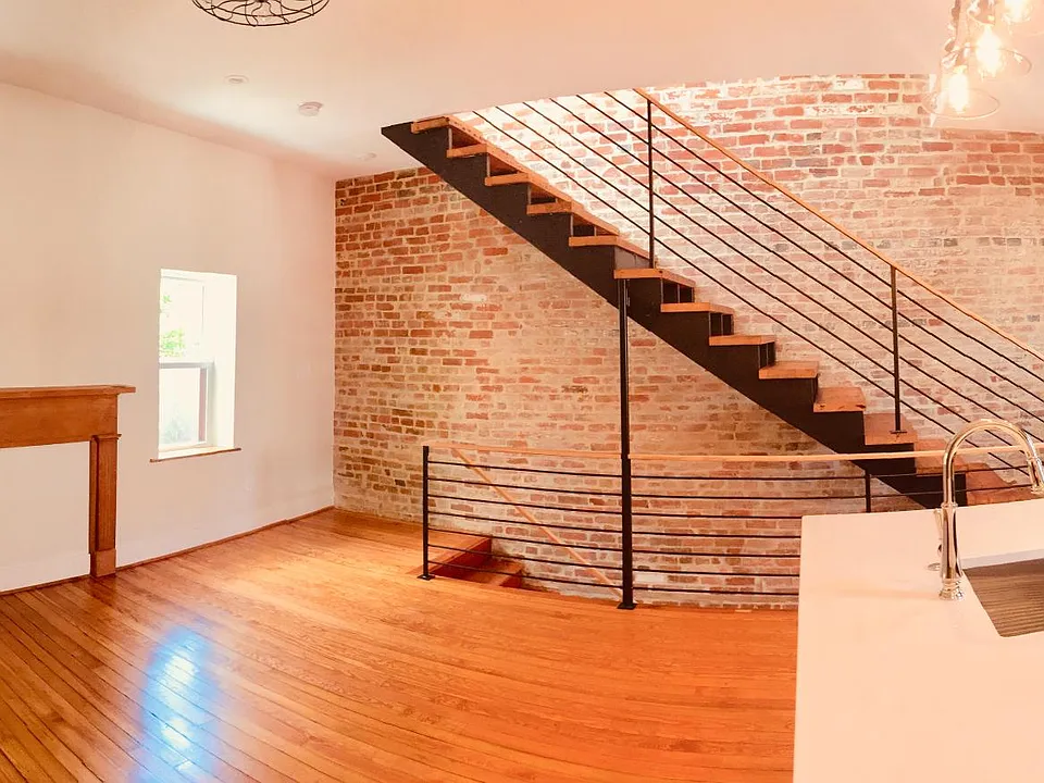 10 3rd St NE #CARRIAGE HOUSE