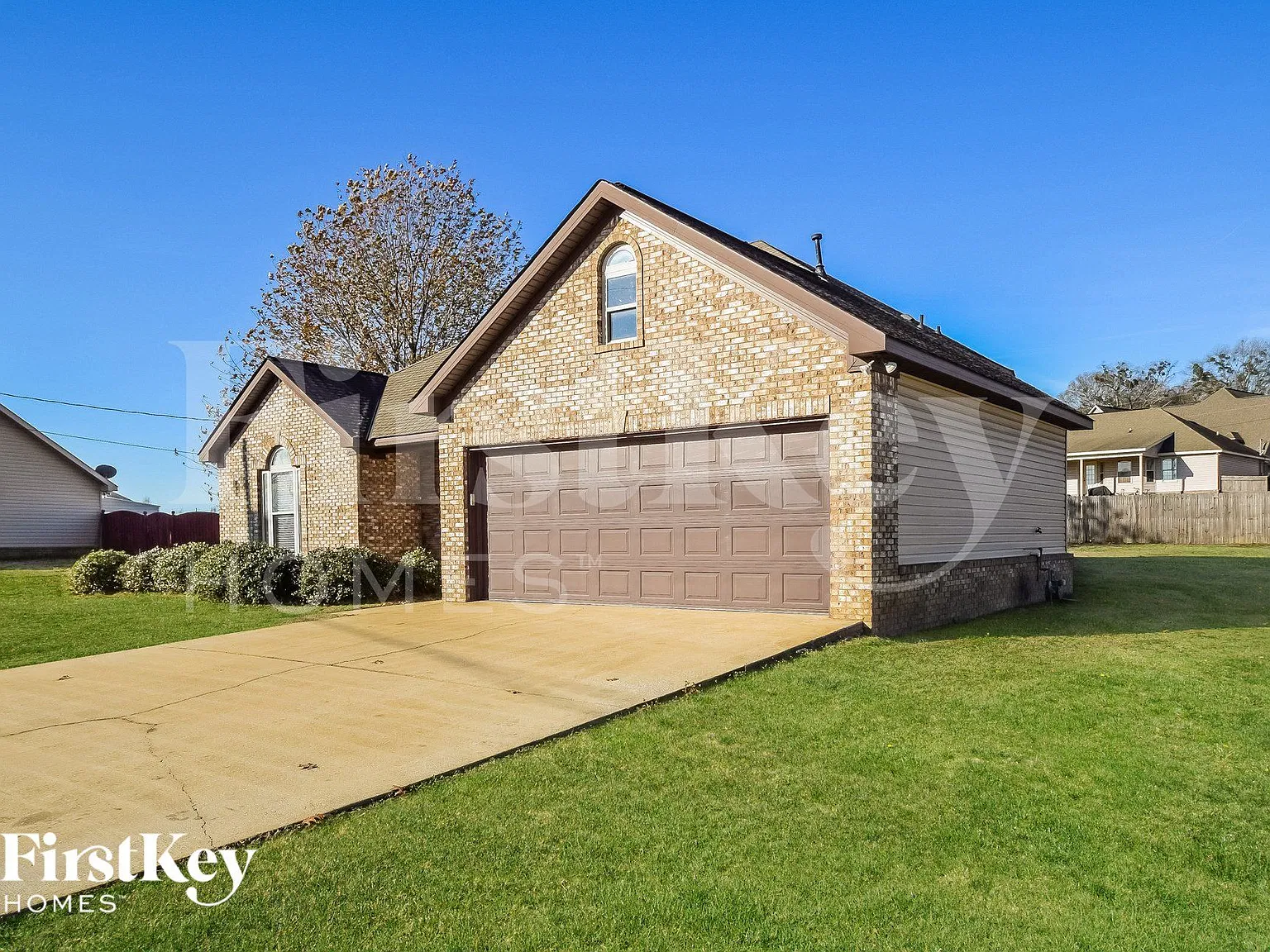 4 bed, 2.0 bath, 1605 sqft, $1,790 — Photo 2