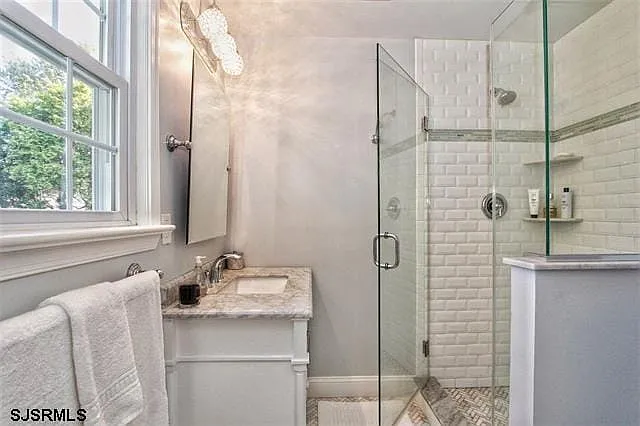 15 N Gladstone Ave — Photo 8