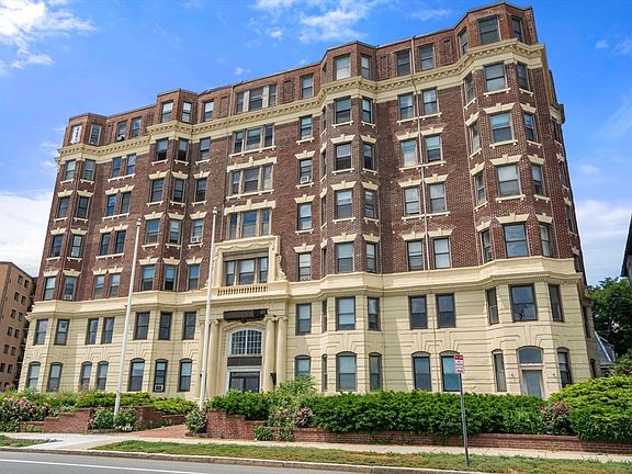 3rd image of 285 Lynn Shore Dr APT 402