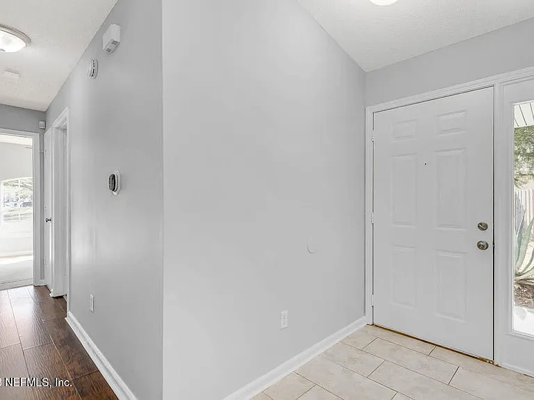 3811 Autumn Leaf Ct — Photo 4