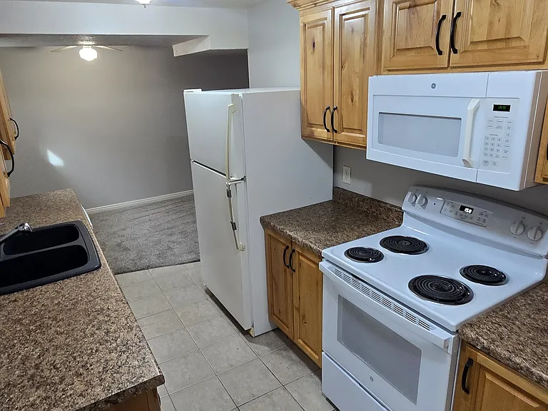 870 W 675 N — Photo 19