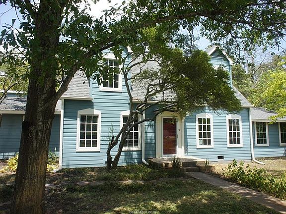 2nd image of 715 Park Pl