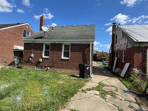 4th image of 19395 Fairport St