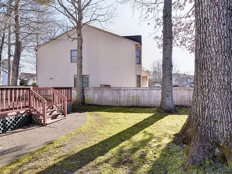 802 Marquette Ct — Photo 29