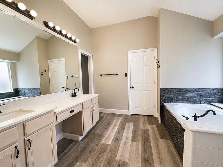 1612 Meadowview Dr — Photo 14