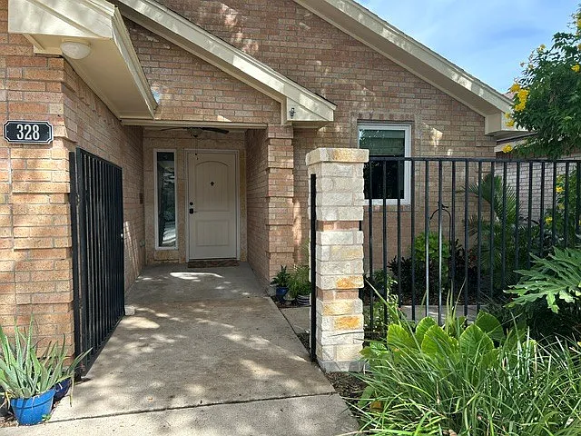 2 bed, 1616 sqft, $1,900 — Photo 2