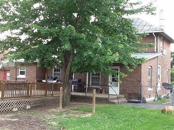 3rd image of 154 E Walnut St