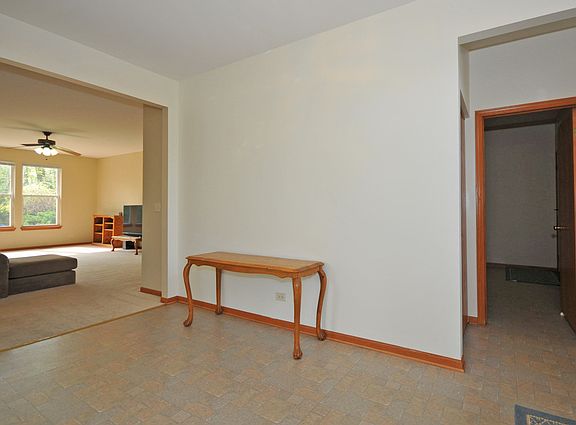4th image of 301 Redwing Dr