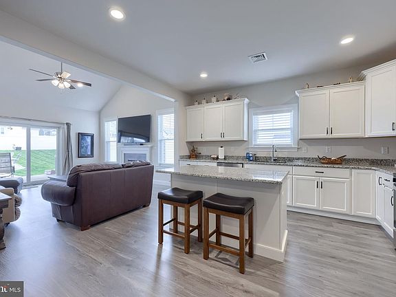 5th image of 110 Callie Dr