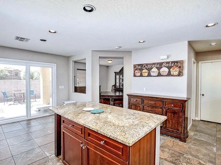 40301 W Peggy Ct — Photo 2