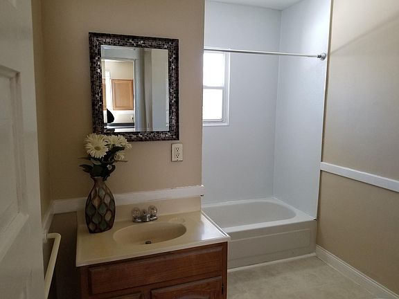 5th image of 1650 Elizabeth Ave NW #2