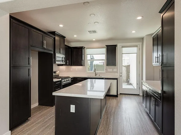 4821 Holden Dr — Photo 17