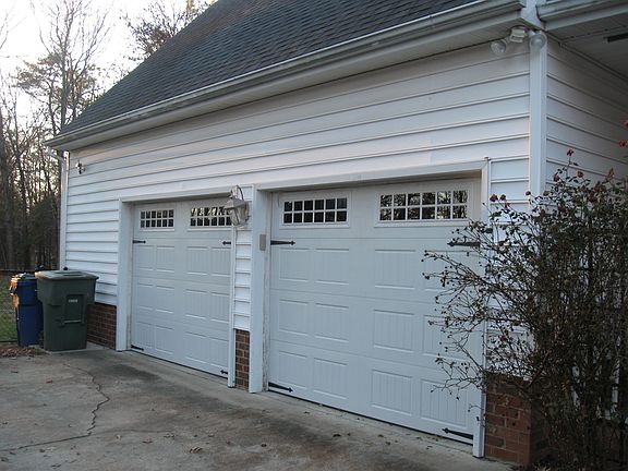 2nd image of 215 Windrift Dr