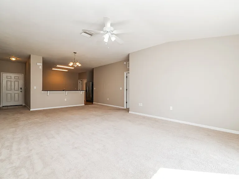 4013 Constantine Loop — Photo 3