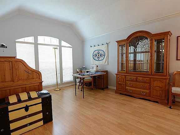 5th image of 13611 Country Ln