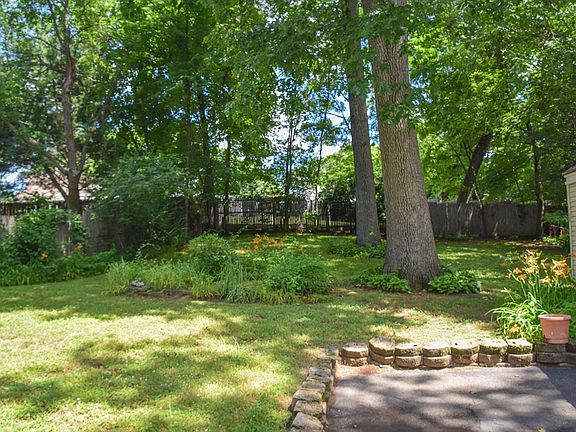 5th image of 62 Balfour Dr