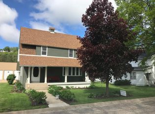 326 N 2nd St, Guttenberg, IA 52052