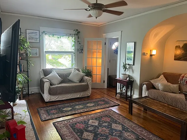 2 bed, 1.5 bath, 1383 sqft, $2,500 — Photo 2
