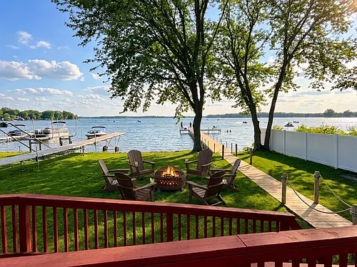 3877 Shoreline Dr Photo 1