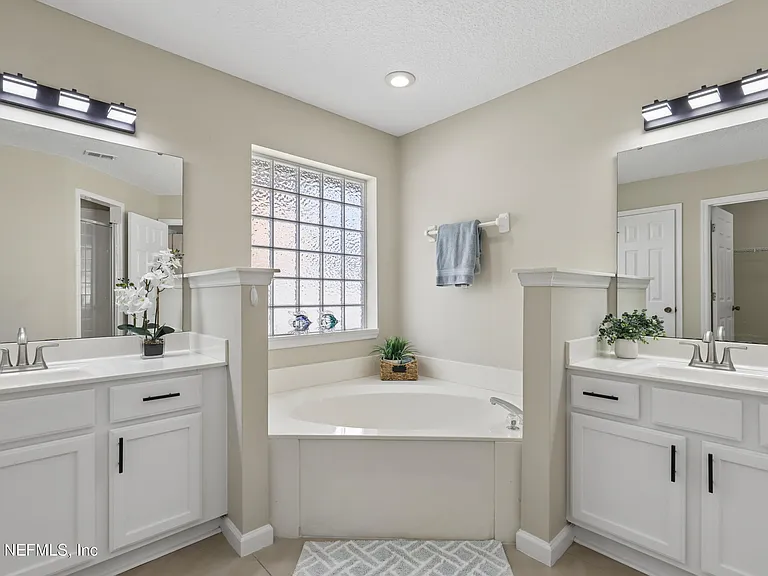 2070 Thornhill Dr — Photo 12